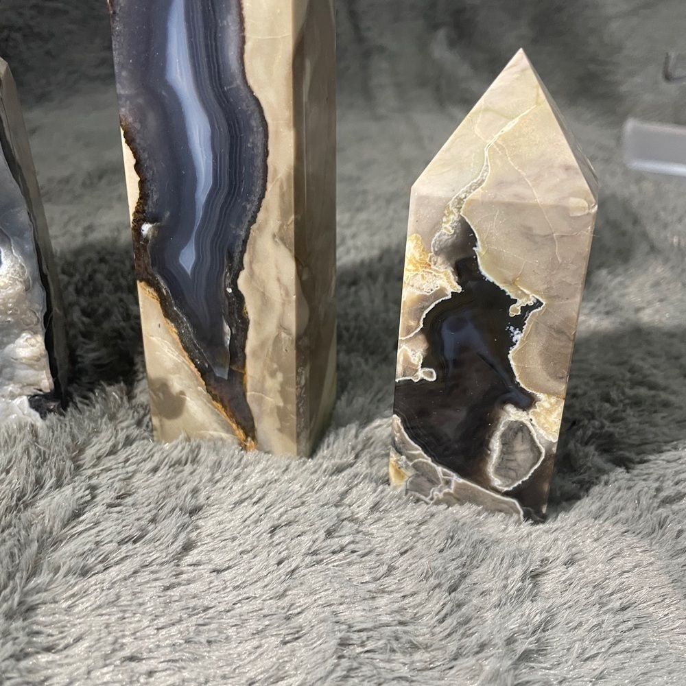 VOLCANO AGATE 4 PIECE SET 6”, 5”,4” tower and 3” heart GREEN UV “rivers” - Picture 6 of 15